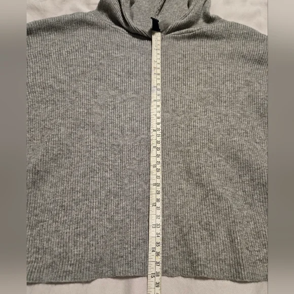 H&M Divided Gray Cropped Rib Knit Hoodie With Jacquard-Knit Ties - Picture 6 of 9